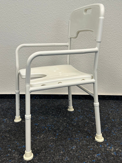 Duschstuhl mit Armlehnen & Rückenlehne – höhenverstellbar mit Hygieneaussparung – gebraucht