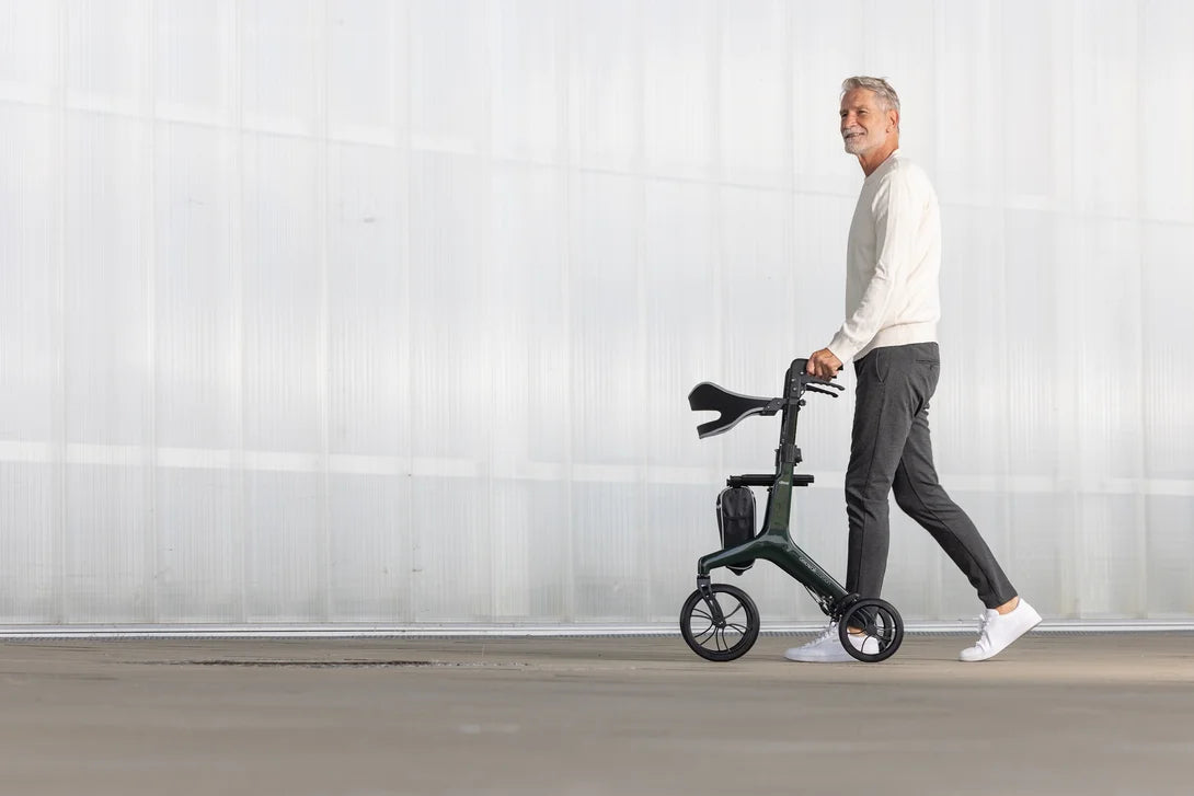 Drive Medical AeroWalk Carbon Premium-Rollator