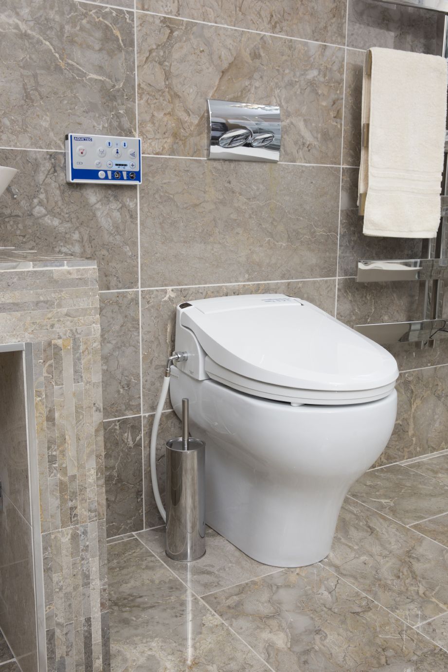 Invacare Aquatec Pure Bidet Toilettensitzerhöhung mit Wascheinrichtung